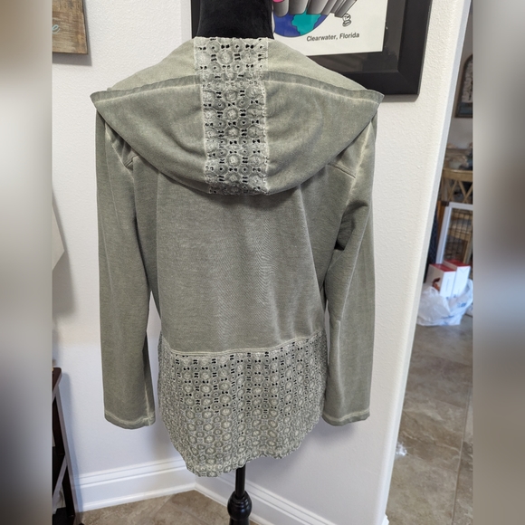 Chico's Zenergy Zip Hooded Jacket With Eyelet Detail Size 1 - Picture 5 of 13